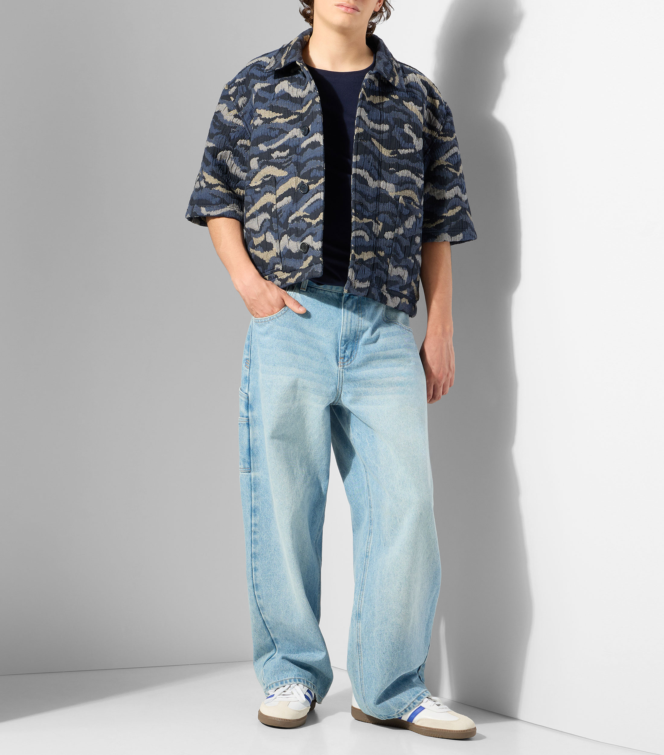 Camisa estampada con manga corta en jacquard Hombre